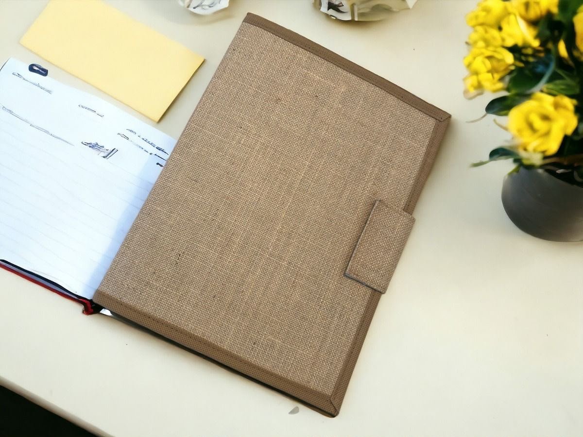 Jute file folder 140 lying on desk